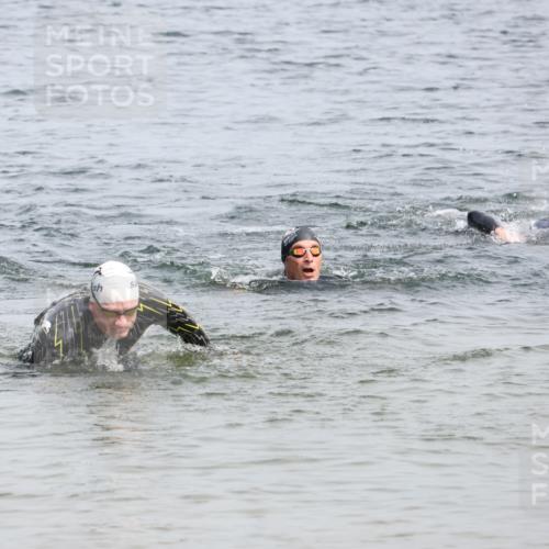 15.06.2025 - 27. Vierlanden-Triathlon Lena Gebhardt http://msf.ph/oto/8028536 15.06.2025 11:03:13 Schwimmen  meine-sportfotos.de
