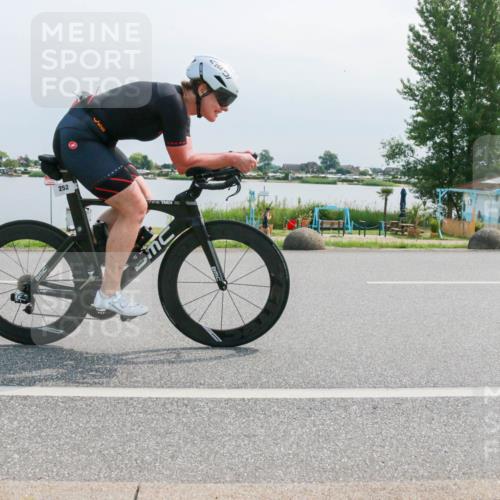 21.06.2025 - 27. Vierlanden-Triathlon H.Heesch http://msf.ph/oto/8028538 15.06.2025 11:24:55 Radfahren 199, 252 meine-sportfotos.de