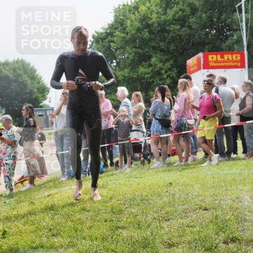 15.06.2025 - 27. Vierlanden-Triathlon KatJ http://msf.ph/oto/8028558 15.06.2025 11:03:31 Schwimmen 645, 766, 793, 810 meine-sportfotos.de