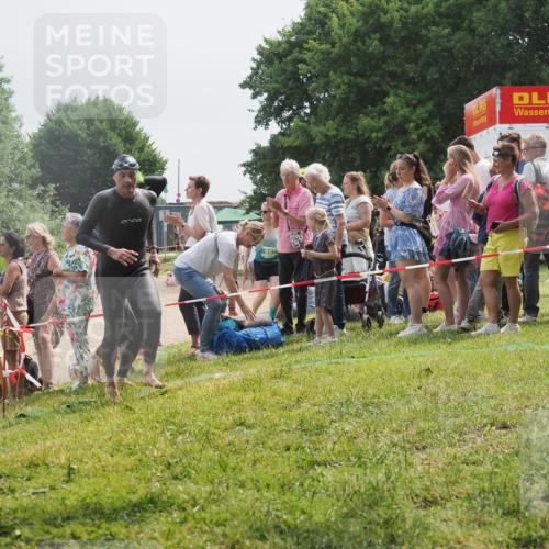 15.06.2025 - 27. Vierlanden-Triathlon KatJ http://msf.ph/oto/8028566 15.06.2025 11:03:36 Schwimmen 645, 766, 793, 810, 822 meine-sportfotos.de