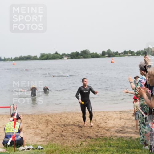 21.06.2025 - 27. Vierlanden-Triathlon MichiJ http://msf.ph/oto/8028567 15.06.2026 10:58:46 Schwimmen 636, 667, 684, 743, 747 meine-sportfotos.de