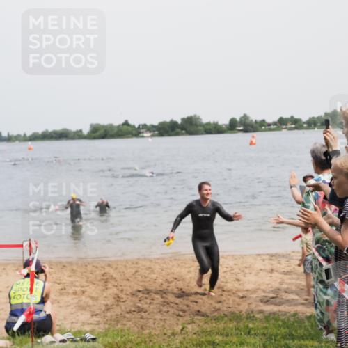 21.06.2025 - 27. Vierlanden-Triathlon MichiJ http://msf.ph/oto/8028574 15.06.2026 10:58:46 Schwimmen 636, 667, 684, 743, 747 meine-sportfotos.de