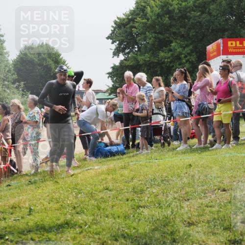 15.06.2025 - 27. Vierlanden-Triathlon KatJ http://msf.ph/oto/8028575 15.06.2025 11:03:36 Schwimmen 645, 766, 793, 810, 822 meine-sportfotos.de