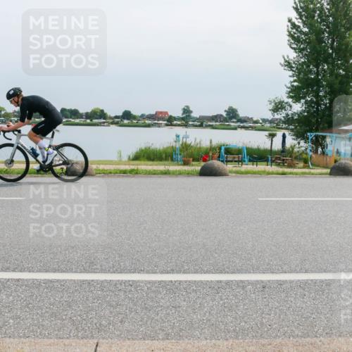 21.06.2025 - 27. Vierlanden-Triathlon H.Heesch http://msf.ph/oto/8028576 15.06.2025 11:25:03 Radfahren 22, 81, 693, 970 meine-sportfotos.de