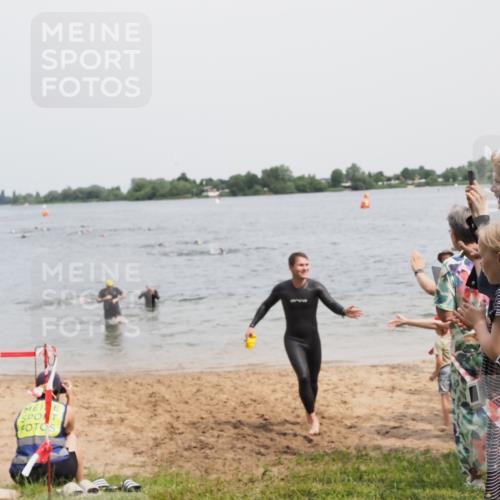 21.06.2025 - 27. Vierlanden-Triathlon MichiJ http://msf.ph/oto/8028578 15.06.2026 10:58:47 Schwimmen 667, 684, 743, 747, 760 meine-sportfotos.de