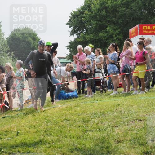 15.06.2025 - 27. Vierlanden-Triathlon KatJ http://msf.ph/oto/8028582 15.06.2025 11:03:36 Schwimmen 645, 766, 793, 810, 822 meine-sportfotos.de