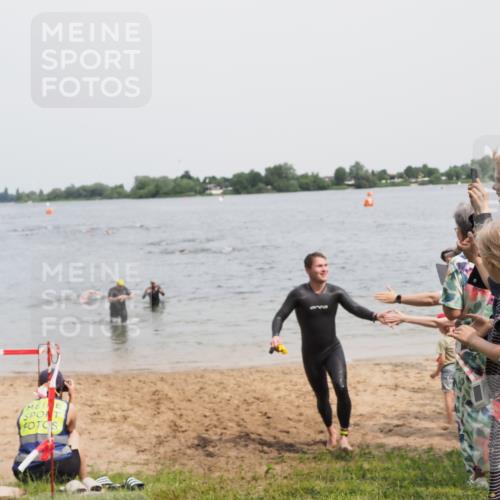 21.06.2025 - 27. Vierlanden-Triathlon MichiJ http://msf.ph/oto/8028593 15.06.2026 10:58:47 Schwimmen 667, 684, 743, 747, 760 meine-sportfotos.de
