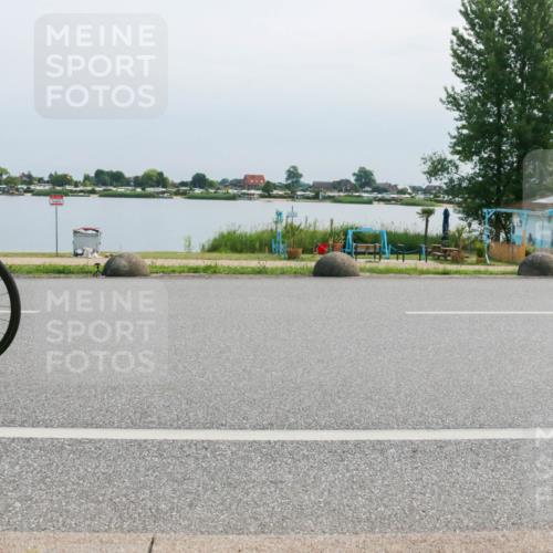 21.06.2025 - 27. Vierlanden-Triathlon H.Heesch http://msf.ph/oto/8028601 15.06.2025 11:25:04 Radfahren 22, 81, 693, 970 meine-sportfotos.de