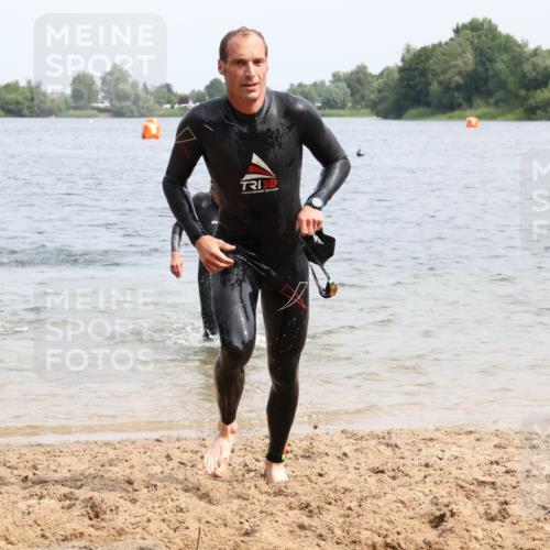 15.06.2025 - 27. Vierlanden-Triathlon Lena Gebhardt http://msf.ph/oto/8028603 15.06.2025 11:03:26 Schwimmen 645, 766, 793, 810 meine-sportfotos.de