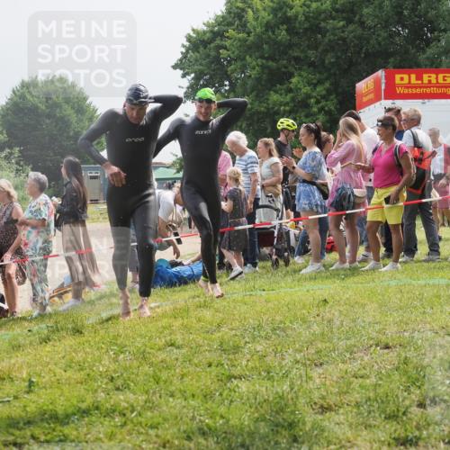 15.06.2025 - 27. Vierlanden-Triathlon KatJ http://msf.ph/oto/8028606 15.06.2025 11:03:37 Schwimmen 645, 766, 793, 810, 822 meine-sportfotos.de