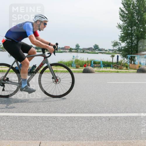 21.06.2025 - 27. Vierlanden-Triathlon H.Heesch http://msf.ph/oto/8028608 15.06.2025 11:25:04 Radfahren 22, 81, 693, 970 meine-sportfotos.de