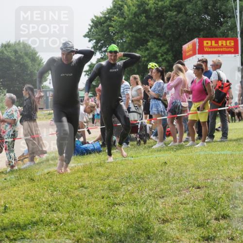 15.06.2025 - 27. Vierlanden-Triathlon KatJ http://msf.ph/oto/8028624 15.06.2025 11:03:37 Schwimmen 645, 766, 793, 810, 822 meine-sportfotos.de
