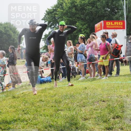 15.06.2025 - 27. Vierlanden-Triathlon KatJ http://msf.ph/oto/8028629 15.06.2025 11:03:37 Schwimmen 645, 766, 793, 810, 822 meine-sportfotos.de