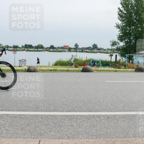 21.06.2025 - 27. Vierlanden-Triathlon H.Heesch http://msf.ph/oto/8028630 15.06.2025 11:25:12 Radfahren 29, 726 meine-sportfotos.de