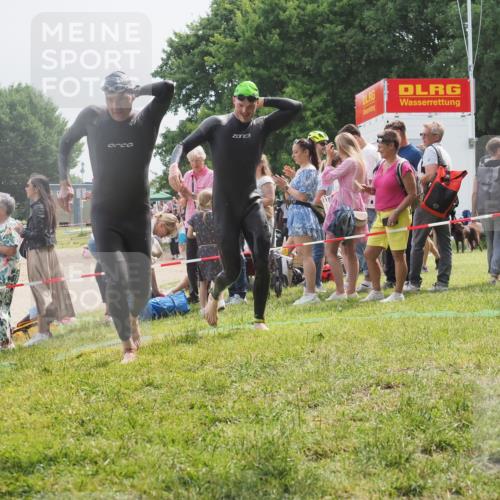 15.06.2025 - 27. Vierlanden-Triathlon KatJ http://msf.ph/oto/8028635 15.06.2025 11:03:38 Schwimmen 645, 766, 793, 810, 822 meine-sportfotos.de