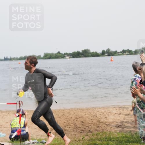 21.06.2025 - 27. Vierlanden-Triathlon MichiJ http://msf.ph/oto/8028636 15.06.2026 10:58:48 Schwimmen 667, 684, 743, 760 meine-sportfotos.de