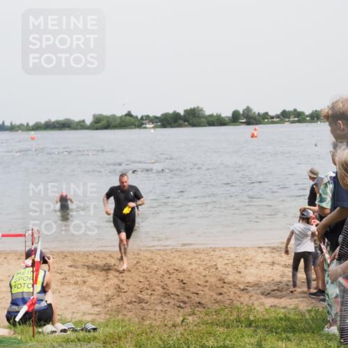 21.06.2025 - 27. Vierlanden-Triathlon MichiJ http://msf.ph/oto/8028642 15.06.2026 10:58:53 Schwimmen 743, 760 meine-sportfotos.de