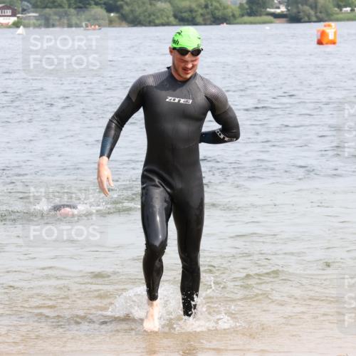15.06.2025 - 27. Vierlanden-Triathlon Lena Gebhardt http://msf.ph/oto/8028661 15.06.2025 11:03:30 Schwimmen 645, 766, 793, 810, 822 meine-sportfotos.de