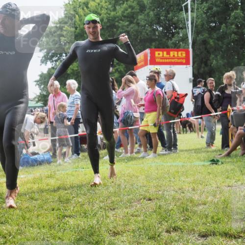 15.06.2025 - 27. Vierlanden-Triathlon KatJ http://msf.ph/oto/8028678 15.06.2025 11:03:39 Schwimmen 766, 793, 810, 822 meine-sportfotos.de