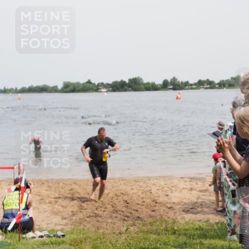 21.06.2025 - 27. Vierlanden-Triathlon MichiJ http://msf.ph/oto/8028683 15.06.2026 10:58:54 Schwimmen 709, 743, 760 meine-sportfotos.de