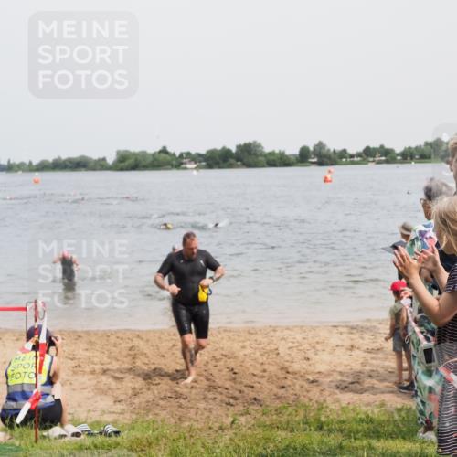 21.06.2025 - 27. Vierlanden-Triathlon MichiJ http://msf.ph/oto/8028698 15.06.2026 10:58:54 Schwimmen 709, 743, 760 meine-sportfotos.de