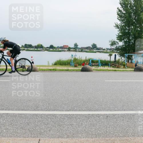 21.06.2025 - 27. Vierlanden-Triathlon H.Heesch http://msf.ph/oto/8028704 15.06.2025 11:25:14 Radfahren 29, 726, 944 meine-sportfotos.de