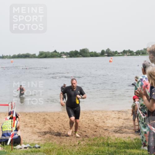 21.06.2025 - 27. Vierlanden-Triathlon MichiJ http://msf.ph/oto/8028718 15.06.2026 10:58:55 Schwimmen 709, 743, 760 meine-sportfotos.de