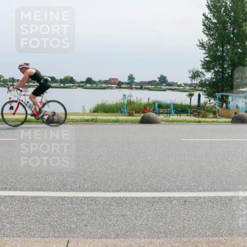21.06.2025 - 27. Vierlanden-Triathlon H.Heesch http://msf.ph/oto/8028732 15.06.2025 11:25:16 Radfahren 726, 927, 944 meine-sportfotos.de