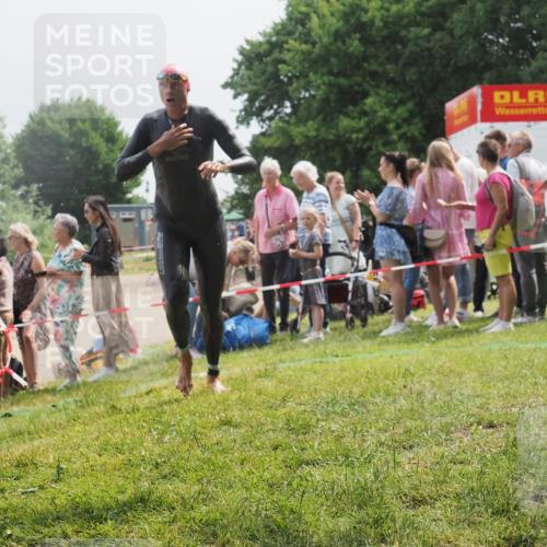 15.06.2025 - 27. Vierlanden-Triathlon KatJ http://msf.ph/oto/8028733 15.06.2025 11:03:42 Schwimmen 766, 810, 822 meine-sportfotos.de