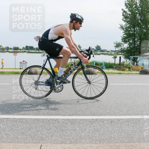 21.06.2025 - 27. Vierlanden-Triathlon H.Heesch http://msf.ph/oto/8028745 15.06.2025 11:25:25 Radfahren 68, 97 meine-sportfotos.de