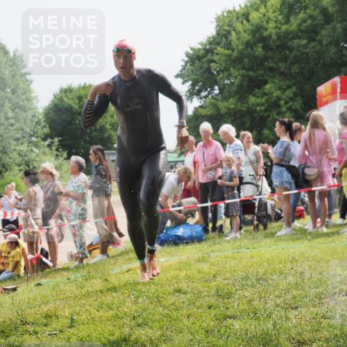 15.06.2025 - 27. Vierlanden-Triathlon KatJ http://msf.ph/oto/8028747 15.06.2025 11:03:43 Schwimmen 766, 810, 822 meine-sportfotos.de