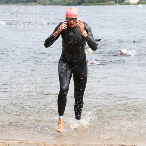 15.06.2025 - 27. Vierlanden-Triathlon Lena Gebhardt http://msf.ph/oto/8028759 15.06.2025 11:03:36 Schwimmen 766, 793, 810, 822 meine-sportfotos.de