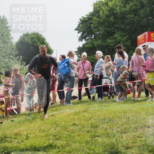 15.06.2025 - 27. Vierlanden-Triathlon KatJ http://msf.ph/oto/8028771 15.06.2025 11:03:55 Schwimmen 773 meine-sportfotos.de