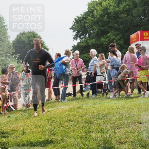 15.06.2025 - 27. Vierlanden-Triathlon KatJ http://msf.ph/oto/8028780 15.06.2025 11:03:55 Schwimmen 773 meine-sportfotos.de