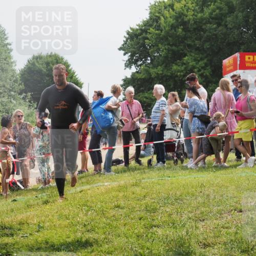 15.06.2025 - 27. Vierlanden-Triathlon KatJ http://msf.ph/oto/8028786 15.06.2025 11:03:55 Schwimmen 773 meine-sportfotos.de