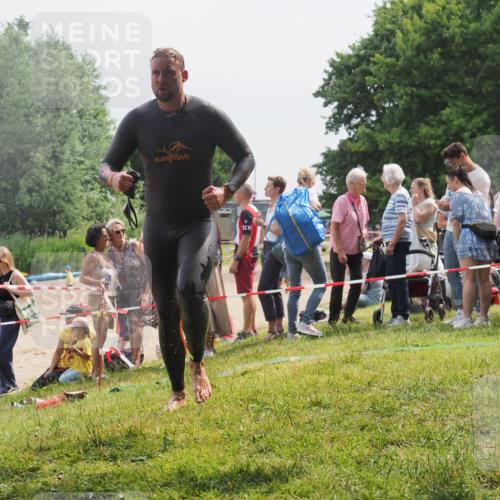 15.06.2025 - 27. Vierlanden-Triathlon KatJ http://msf.ph/oto/8028804 15.06.2025 11:03:56 Schwimmen 773 meine-sportfotos.de