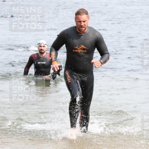 15.06.2025 - 27. Vierlanden-Triathlon Lena Gebhardt http://msf.ph/oto/8028822 15.06.2025 11:03:47 Schwimmen 773, 822 meine-sportfotos.de