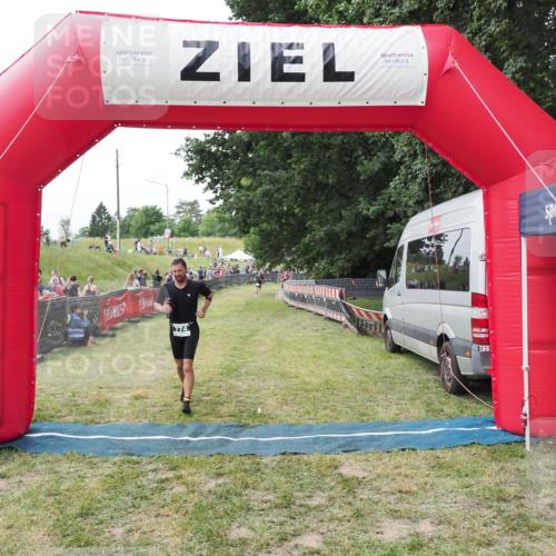 21.06.2025 - 27. Vierlanden-Triathlon MichiJ http://msf.ph/oto/8028834 15.06.2026 12:16:24 Ziel 774 meine-sportfotos.de