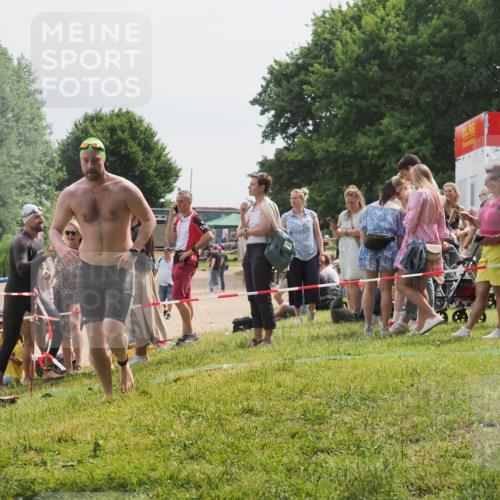 15.06.2025 - 27. Vierlanden-Triathlon KatJ http://msf.ph/oto/8028844 15.06.2025 11:04:04 Schwimmen 663, 729, 754, 773 meine-sportfotos.de