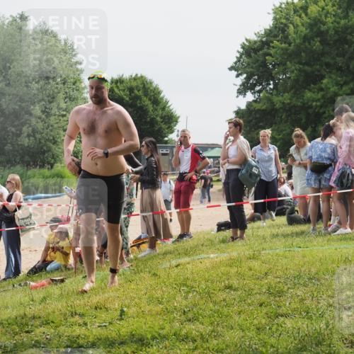 15.06.2025 - 27. Vierlanden-Triathlon KatJ http://msf.ph/oto/8028847 15.06.2025 11:04:05 Schwimmen 663, 729, 754 meine-sportfotos.de