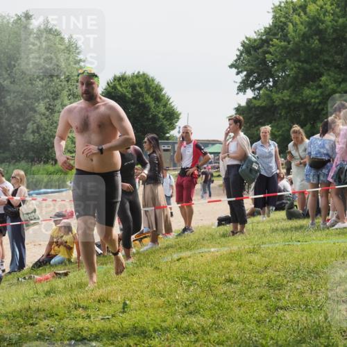 15.06.2025 - 27. Vierlanden-Triathlon KatJ http://msf.ph/oto/8028853 15.06.2025 11:04:05 Schwimmen 663, 729, 754 meine-sportfotos.de