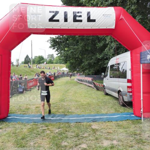 21.06.2025 - 27. Vierlanden-Triathlon MichiJ http://msf.ph/oto/8028858 15.06.2026 12:16:24 Ziel 774 meine-sportfotos.de