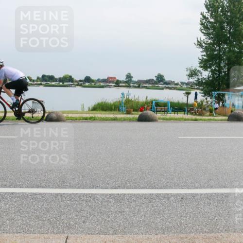21.06.2025 - 27. Vierlanden-Triathlon H.Heesch http://msf.ph/oto/8028864 15.06.2025 11:25:47 Radfahren 219, 655 meine-sportfotos.de