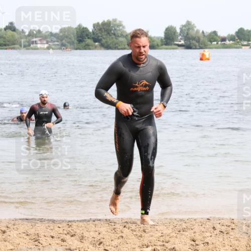 15.06.2025 - 27. Vierlanden-Triathlon Lena Gebhardt http://msf.ph/oto/8028866 15.06.2025 11:03:49 Schwimmen 773 meine-sportfotos.de