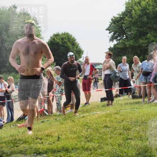 15.06.2025 - 27. Vierlanden-Triathlon KatJ http://msf.ph/oto/8028868 15.06.2025 11:04:05 Schwimmen 663, 729, 754 meine-sportfotos.de