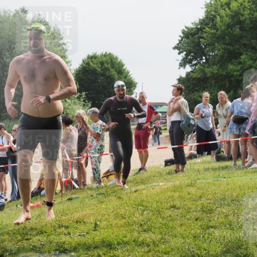 15.06.2025 - 27. Vierlanden-Triathlon KatJ http://msf.ph/oto/8028874 15.06.2025 11:04:05 Schwimmen 663, 729, 754 meine-sportfotos.de