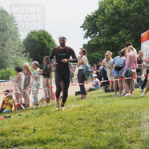 15.06.2025 - 27. Vierlanden-Triathlon KatJ http://msf.ph/oto/8028881 15.06.2025 11:04:06 Schwimmen 663, 729, 754 meine-sportfotos.de