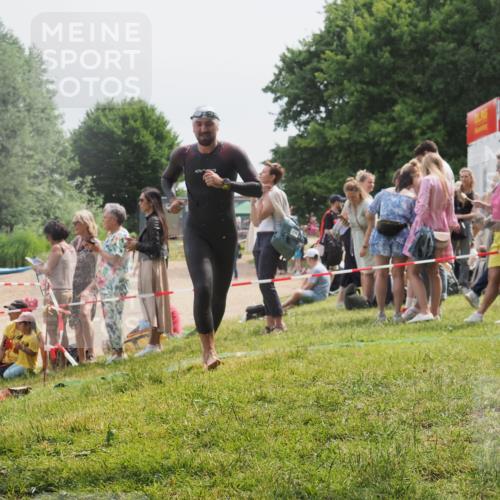 15.06.2025 - 27. Vierlanden-Triathlon KatJ http://msf.ph/oto/8028887 15.06.2025 11:04:06 Schwimmen 663, 729, 754 meine-sportfotos.de