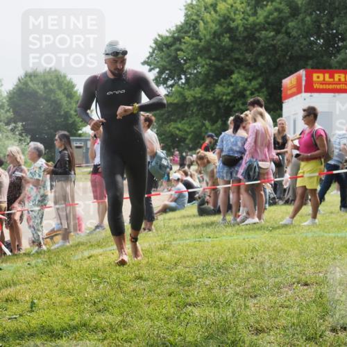 15.06.2025 - 27. Vierlanden-Triathlon KatJ http://msf.ph/oto/8028890 15.06.2025 11:04:07 Schwimmen 663, 729, 754 meine-sportfotos.de
