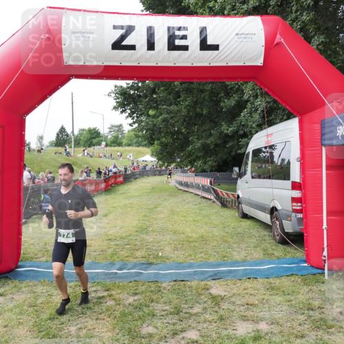 21.06.2025 - 27. Vierlanden-Triathlon MichiJ http://msf.ph/oto/8028893 15.06.2026 12:16:25 Ziel 774 meine-sportfotos.de